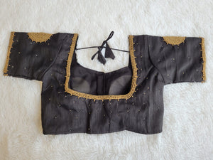 BEAUTIFUL GOLDEN HANDCRAFT BLOOMIMG SILK  IN BLACK